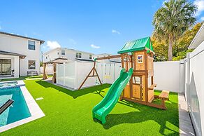 Luxury Modern Villa w/ Pool, Jacuzzi & Amenities!