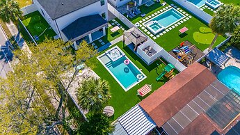 Luxury Modern Villa w/ Pool, Jacuzzi & Amenities!