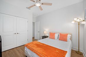 Luxury Modern Villa w/ Pool, Jacuzzi & Amenities!