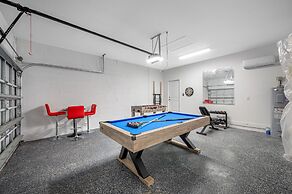 Luxury Modern Villa w/ Pool, Jacuzzi & Amenities!