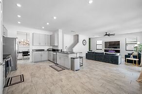 Luxury Modern Villa w/ Pool, Jacuzzi & Amenities!