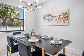 Luxury Modern Villa w/ Pool, Jacuzzi & Amenities!