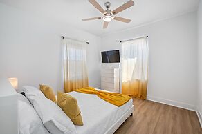 Luxury Modern Villa w/ Pool, Jacuzzi & Amenities!