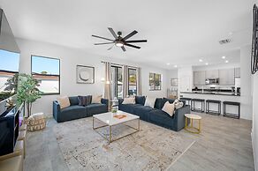 Luxury Modern Villa w/ Pool, Jacuzzi & Amenities!