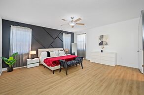 Luxury Modern Villa w/ Pool, Jacuzzi & Amenities!