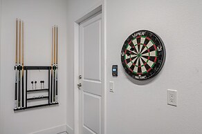 Luxury Modern Villa w/ Pool, Jacuzzi & Amenities!