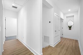 Luxury Modern Villa w/ Pool, Jacuzzi & Amenities!