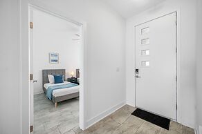 Luxury Modern Villa w/ Pool, Jacuzzi & Amenities!