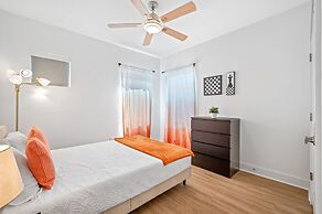 Luxury Modern Villa w/ Pool, Jacuzzi & Amenities!