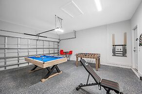 Luxury Modern Villa w/ Pool, Jacuzzi & Amenities!