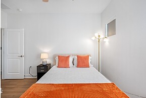 Luxury Modern Villa w/ Pool, Jacuzzi & Amenities!