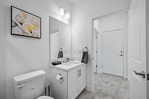 New-6br Discovilla- Sleeps16 Heated Pool & More