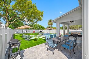 New-6br Discovilla- Sleeps16 Heated Pool & More