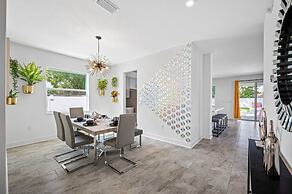 New-6br Discovilla- Sleeps16 Heated Pool & More