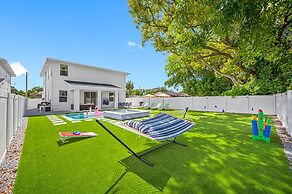 New-6br Discovilla- Sleeps16 Heated Pool & More