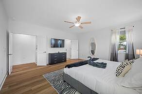 New-6br Discovilla- Sleeps16 Heated Pool & More