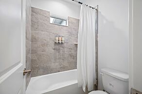 New-6br Discovilla- Sleeps16 Heated Pool & More