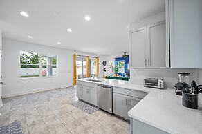 New-6br Discovilla- Sleeps16 Heated Pool & More