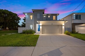 New-6br Discovilla- Sleeps16 Heated Pool & More