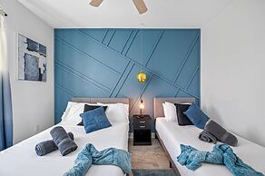 New-6br Discovilla- Sleeps16 Heated Pool & More