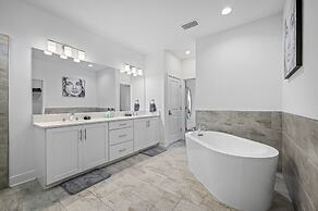 New-6br Discovilla- Sleeps16 Heated Pool & More