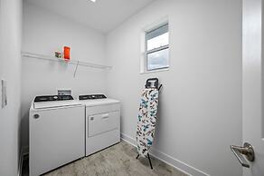 New-6br Discovilla- Sleeps16 Heated Pool & More