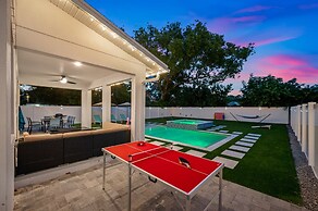 New-6br Discovilla- Sleeps16 Heated Pool & More