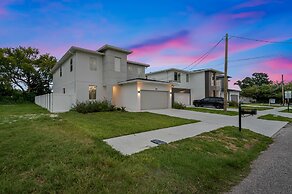 New-6br Discovilla- Sleeps16 Heated Pool & More