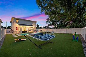 New-6br Discovilla- Sleeps16 Heated Pool & More