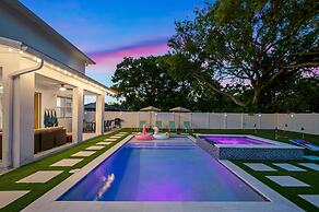 New-6br Discovilla- Sleeps16 Heated Pool & More