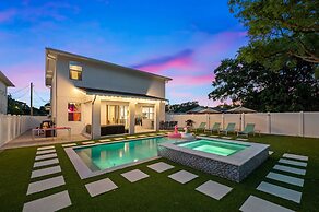 New-6br Discovilla- Sleeps16 Heated Pool & More