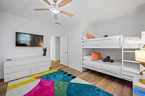 New-6br Discovilla- Sleeps16 Heated Pool & More