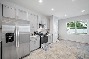 New-6br Discovilla- Sleeps16 Heated Pool & More