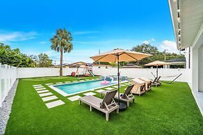 Luxury Home w Heated Pool, Gym, Playground & More!