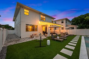 Luxury Home w Heated Pool, Gym, Playground & More!