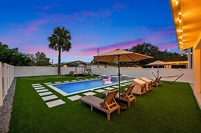 Luxury Home w Heated Pool, Gym, Playground & More!