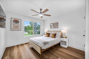 Luxury Home w Heated Pool, Gym, Playground & More!