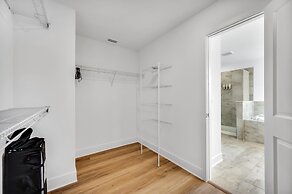 Luxury Home w Heated Pool, Gym, Playground & More!