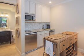 511 Sunsuite - Charming Studio, Sleeps 4! Resort Access Included!