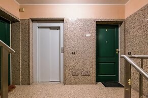 Sotto i portici di Via Pietralata