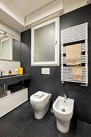 Sotto i portici di Via Pietralata