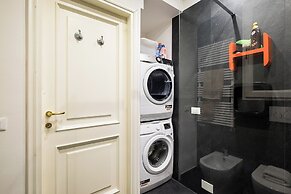 Sotto i portici di Via Pietralata