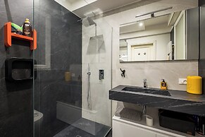 Sotto i portici di Via Pietralata