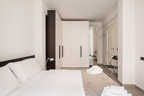 Sotto i portici di Via Pietralata