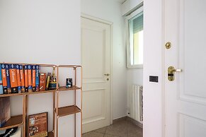 Sotto i portici di Via Pietralata