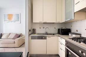 Sotto i portici di Via Pietralata