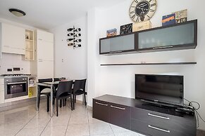 Sotto i portici di Via Pietralata