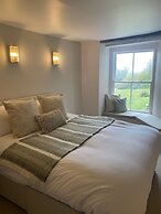 Maes Y Neuadd Country House
