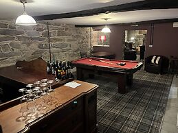 Maes Y Neuadd Country House