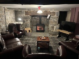 Maes Y Neuadd Country House
